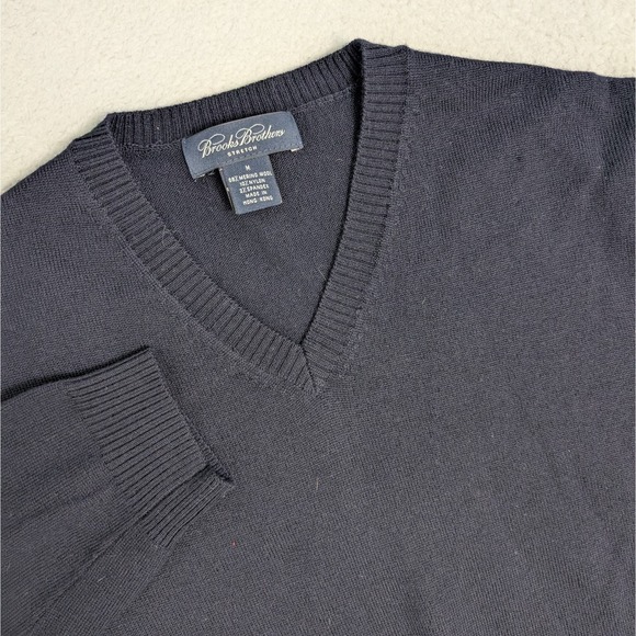 Brooks Brothers Stretch Sweater Men's Sz Medium Merino Wool Nylon V Neck Navy - Picture 1 of 7